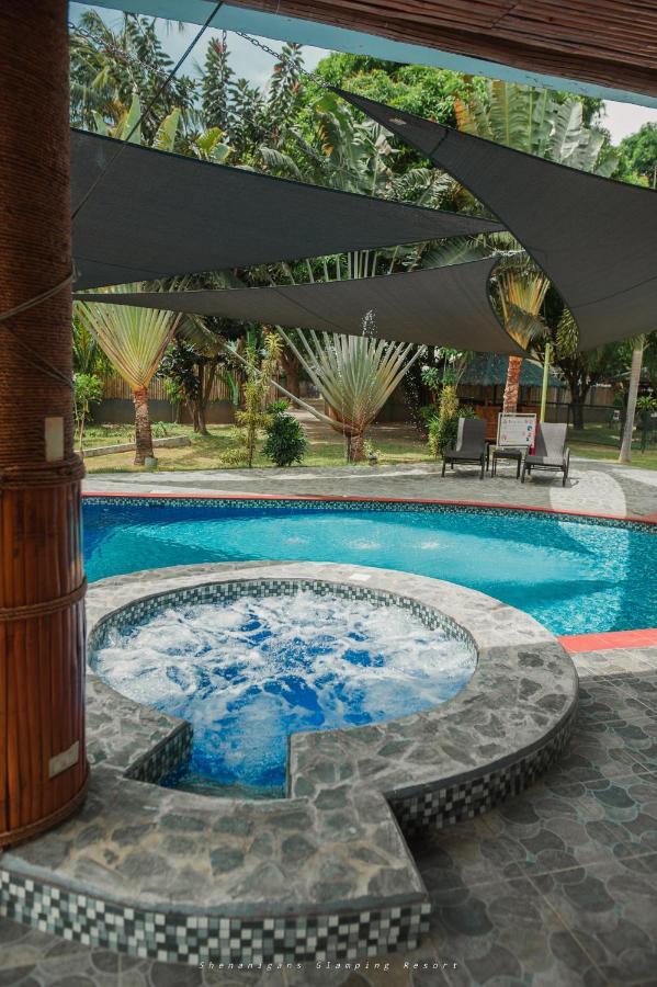 Shenanigans Glamping Resort Zamboanguita  Екстер'єр фото
