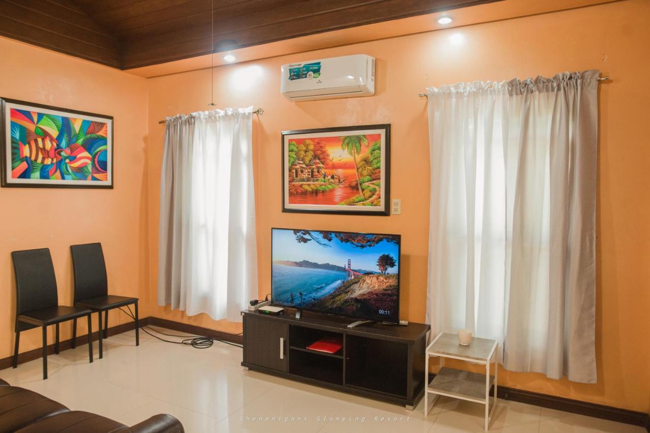Shenanigans Glamping Resort Zamboanguita  Екстер'єр фото